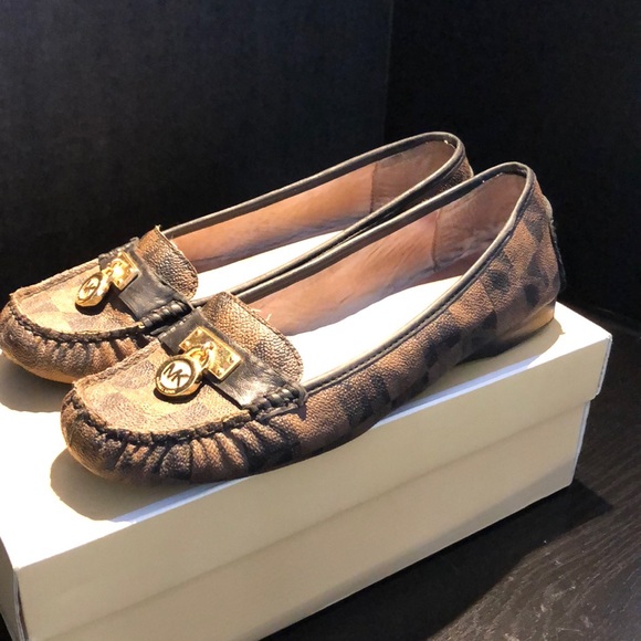 Michael Kors Flats classic print sz 8.5